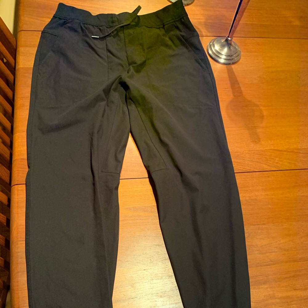 Lululemon men’s large black joggers